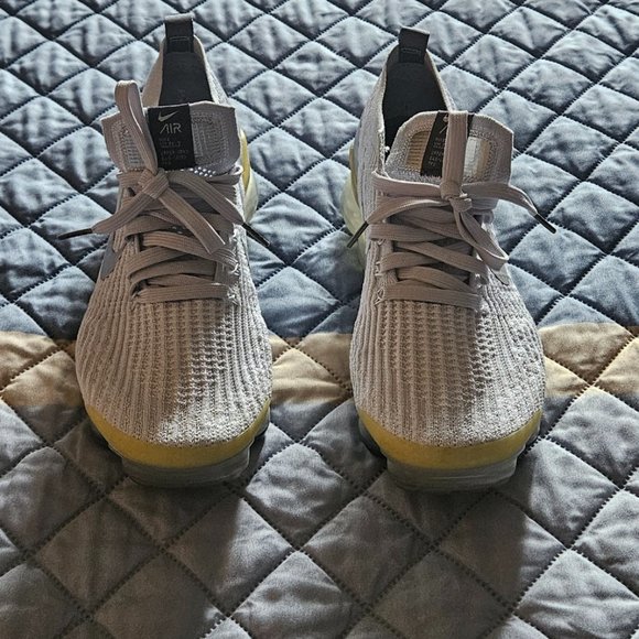 Like new: Nike vapomax flyknit - almost new! Barely worn few times only! - Picture 3 of 4